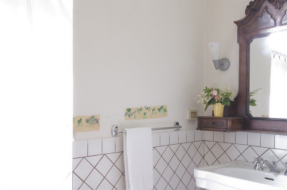 Fattoria Di Bacchereto - Guest House ภายนอก รูปภาพ